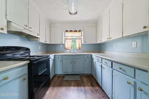 Kitchen - 1512 Ga Highway 22 E, Haddock, GA 31033 photo 1 of 3