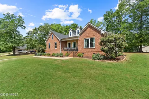 104 Old Oak Dr, Forsyth, GA 31029