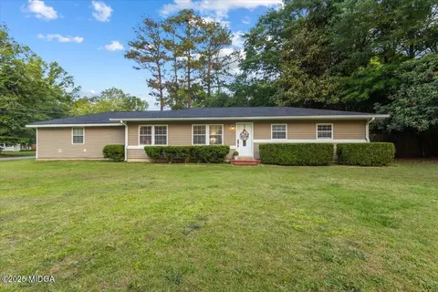 1305 Davis Ave, Perry, GA 31069