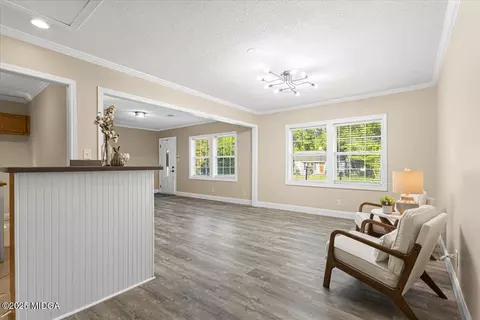 Living - 1305 Davis Ave, Perry, GA 31069 photo 3 of 4