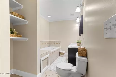 Bath - 1305 Davis Ave, Perry, GA 31069 photo 2 of 2