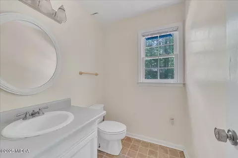 Bath - 1114 King Arthur Dr, Macon, GA 31220 photo 1 of 3
