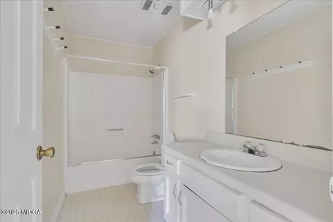Bath - 1114 King Arthur Dr, Macon, GA 31220 photo 3 of 3