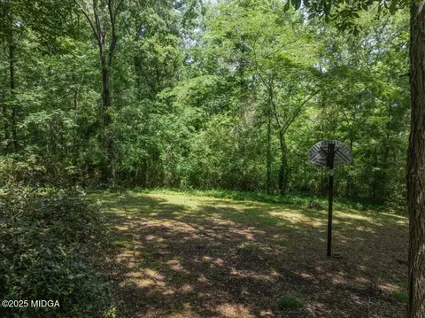 Exterior - 1114 King Arthur Dr, Macon, GA 31220 photo 4 of 7