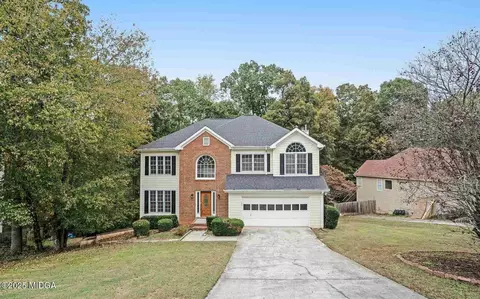 5523 Forest Dr, Loganville, GA 30052