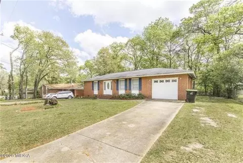 104 Oakdale Drive Dr, Warner Robins, GA 31088