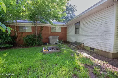 Exterior - 111 Mason Dr, Centerville, GA 31028 photo 3 of 8