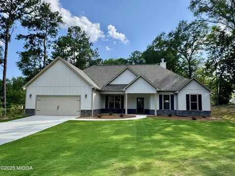 133 Country World Dr, Macon, GA 31211