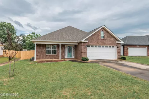 304 Faybrook Dr, Byron, GA 31008