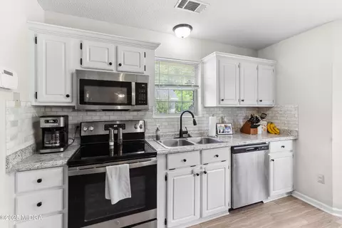 Kitchen - 108 Ridge Bend Drive Dr, Centerville, GA 31028 photo 3 of 4