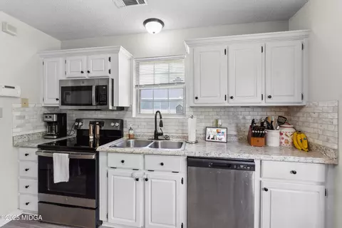 Kitchen - 108 Ridge Bend Drive Dr, Centerville, GA 31028 photo 4 of 4