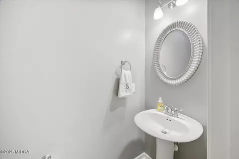 Bath - 317 Cypress Dr, Gray, GA 31032 photo 1 of 2