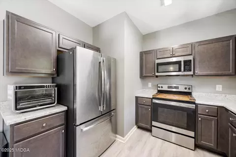 Kitchen - 317 Cypress Dr, Gray, GA 31032 photo 3 of 3