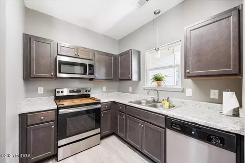Kitchen - 317 Cypress Dr, Gray, GA 31032 photo 2 of 3
