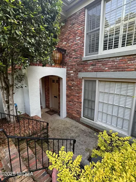 360 Vista Cir #A, Macon, GA 31204