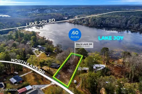 304 N Lake Dr, Perry, GA 31069