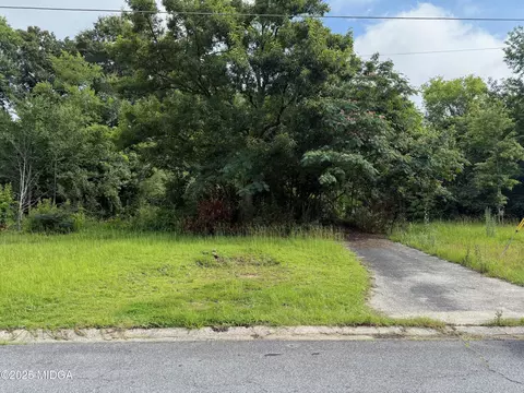2801 Deeb Dr, Macon, GA 31206