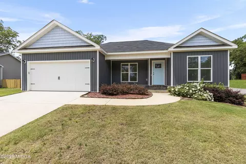 115 Plantation Dr, Cochran, GA 31014