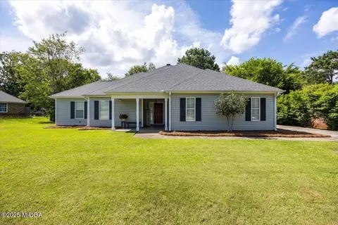 101 Gleneagle Dr, Byron, GA 31008