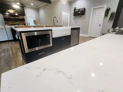Kitchen - 109 Raspberry Trl, Perry, GA 31069 photo 7 of 9