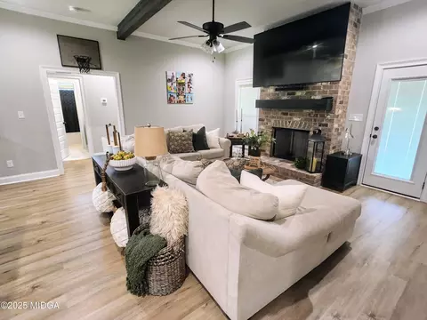 Living - 109 Raspberry Trl, Perry, GA 31069 photo 4 of 5