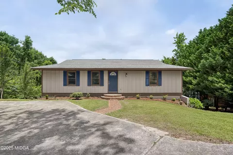 2318 Gwendale Dr E, Lizella, GA 31052