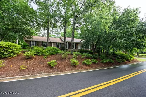 205 Castlegate Rd, Macon, GA 31210