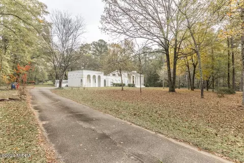 6909 Forsyth Rd, Macon, GA 31210