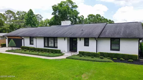 Exterior - 1202 Fairway Dr, Perry, GA 31069 photo 4 of 22