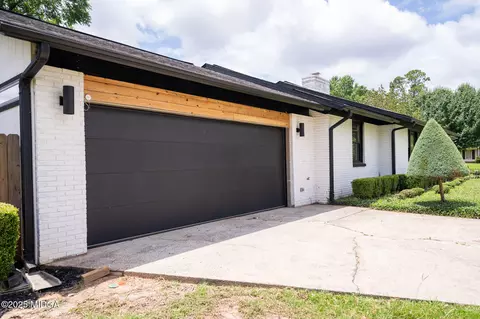 Exterior - 1202 Fairway Dr, Perry, GA 31069 photo 3 of 22