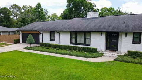 Exterior - 1202 Fairway Dr, Perry, GA 31069 photo 5 of 22