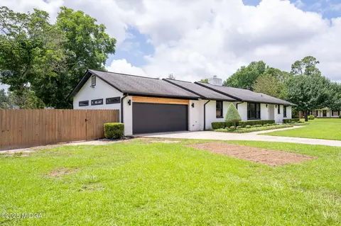 Exterior - 1202 Fairway Dr, Perry, GA 31069 photo 7 of 22