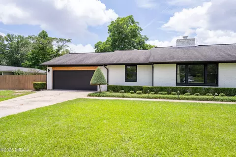 Exterior - 1202 Fairway Dr, Perry, GA 31069 photo 8 of 22