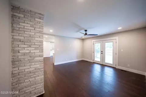 Living - 1202 Fairway Dr, Perry, GA 31069 photo 3 of 7