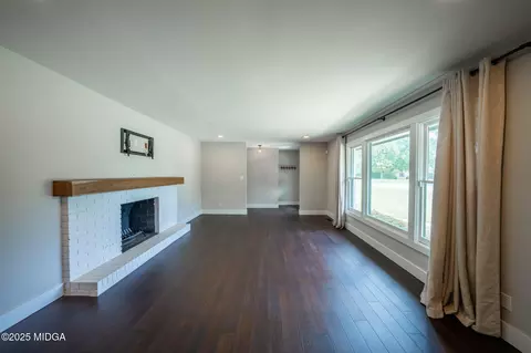 Living - 1202 Fairway Dr, Perry, GA 31069 photo 6 of 7