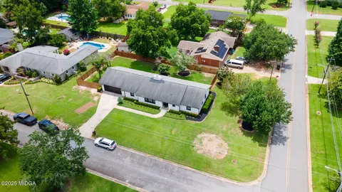 View/Area - 1202 Fairway Dr, Perry, GA 31069 photo 4 of 6