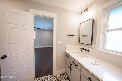 Bath - 1202 Fairway Dr, Perry, GA 31069 photo 1 of 5