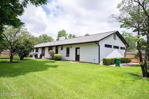 Exterior - 1202 Fairway Dr, Perry, GA 31069 photo 20 of 22