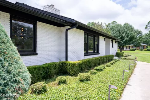 Exterior - 1202 Fairway Dr, Perry, GA 31069 photo 6 of 22