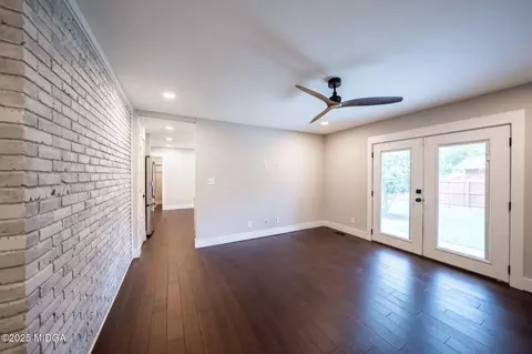 Living - 1202 Fairway Dr, Perry, GA 31069 photo 2 of 7