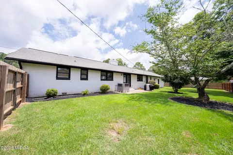 Exterior - 1202 Fairway Dr, Perry, GA 31069 photo 16 of 22