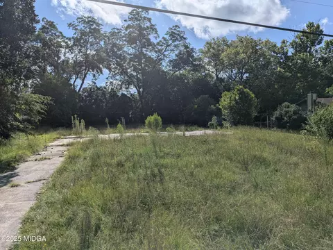 4230 Pinedale Dr, Macon, GA 31206