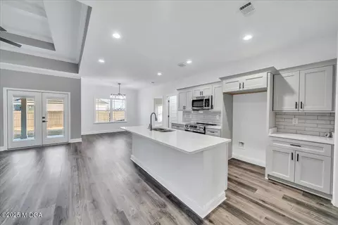 100 Early Dr, Byron, GA 31008 photo 6