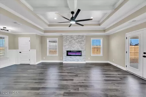 Living - 103 Early Dr, Byron, GA 31008 photo 6 of 7
