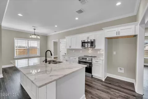 Kitchen - 103 Early Dr, Byron, GA 31008 photo 2 of 4