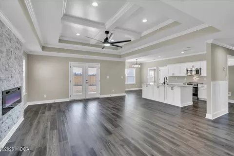 Living - 103 Early Dr, Byron, GA 31008 photo 2 of 7
