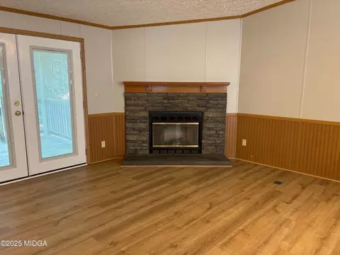 Living - 137 Alview Dr, Macon, GA 31206 photo 3 of 6