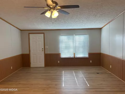 Living - 137 Alview Dr, Macon, GA 31206 photo 1 of 6