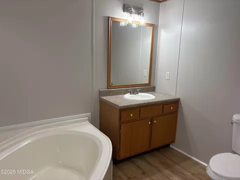 Bath - 137 Alview Dr, Macon, GA 31206 photo 1 of 2