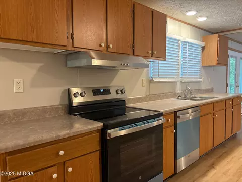 Kitchen - 137 Alview Dr, Macon, GA 31206 photo 2 of 2
